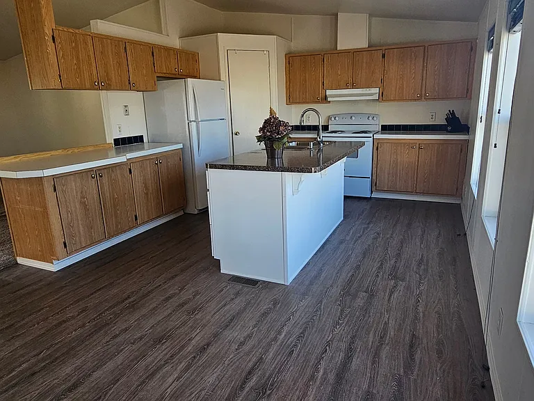 25 W Main St — Photo 3