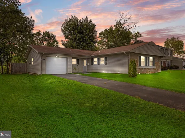 35 Granite Ln, Willingboro, NJ 08046