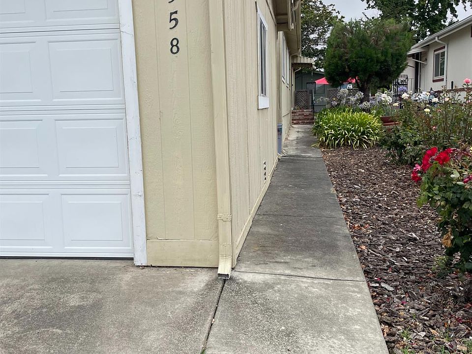 2nd image of 1558 Royal Oak Drive