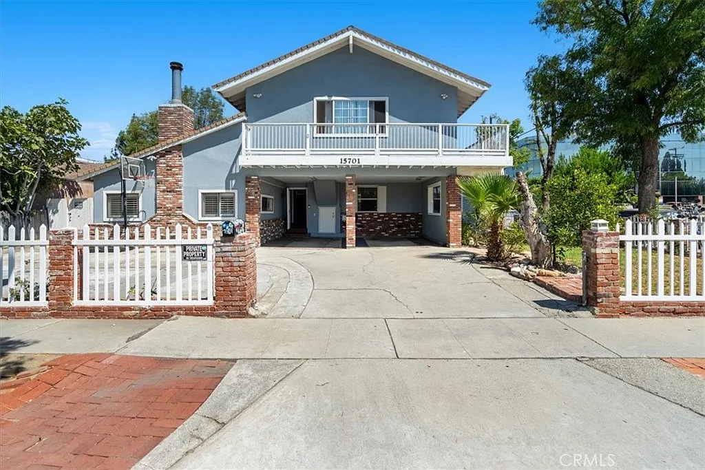 4 bed, 2373 sqft, $4,990 — Photo 1