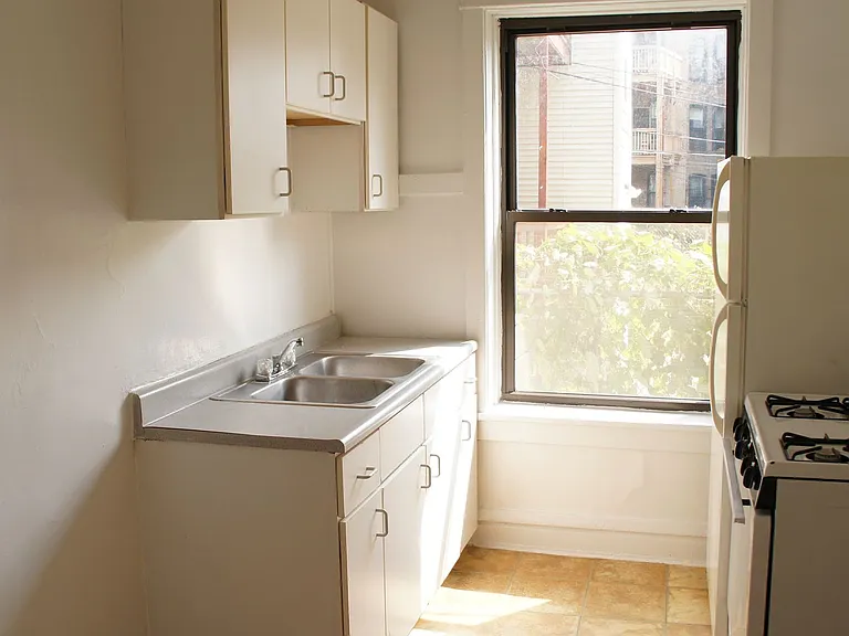 2516 N. Kedzie LP — Photo 10