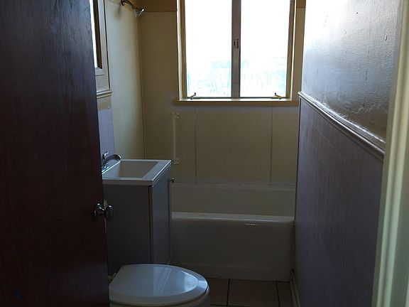 3rd image of 3118 Cato Blvd