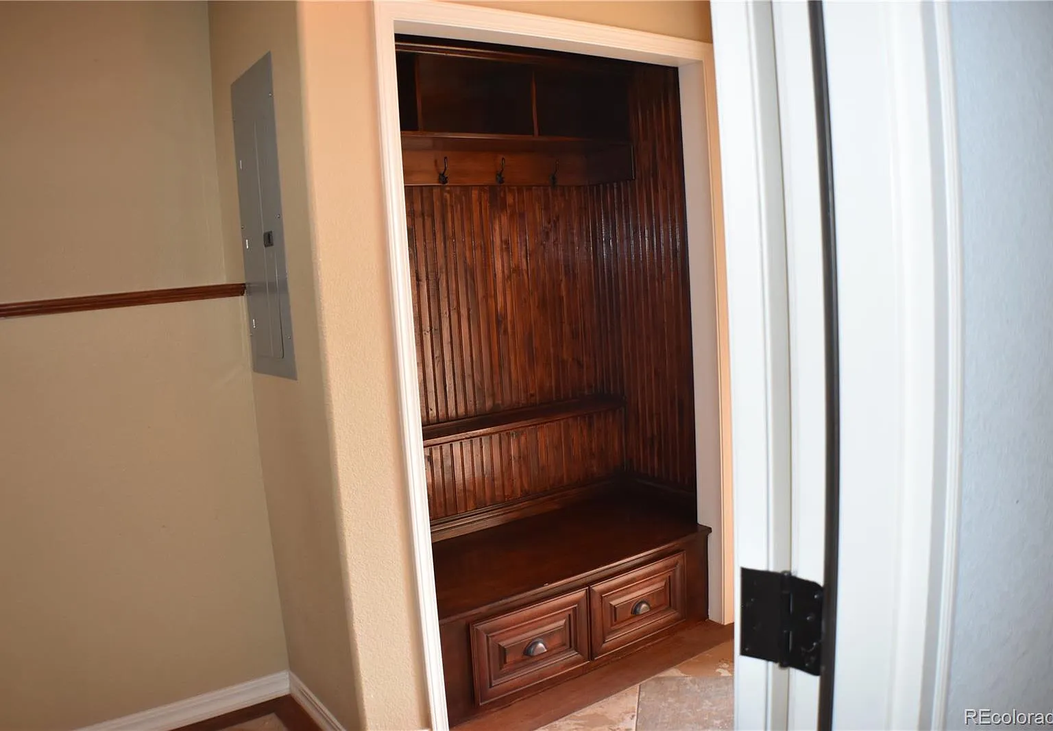 2 bed, 2.5 bath, 1866 sqft, $2,300 — Photo 3
