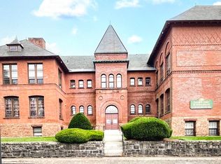 31 Elizabeth St APT 202, Worcester, MA 01605