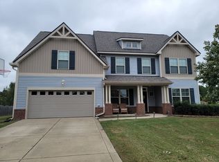 5649 Kirkstall Dr, Hope Mills, NC 28348