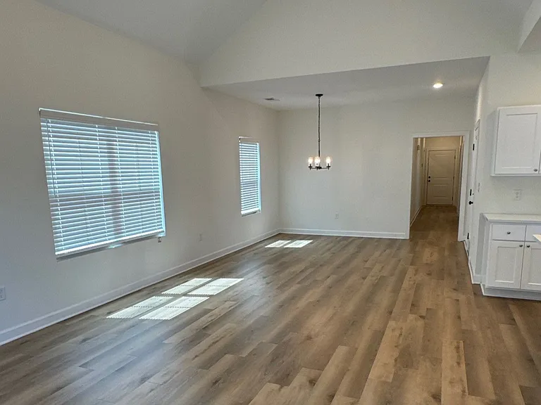 117 Otis St — Photo 4