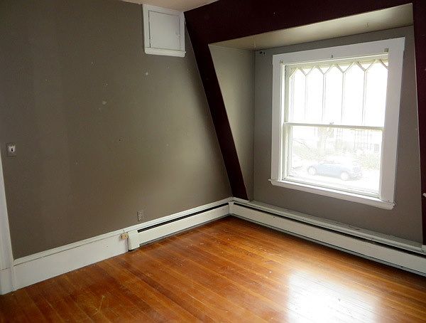 Bedroom (upper floor)