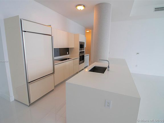 5th image of 460 NE 28th St APT 4102