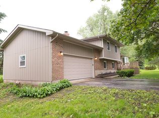 3205 Sherwood Forest Dr, Spring Grove, IL 60081