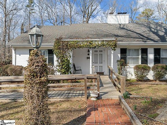 3rd image of 100 Eastwood Ave