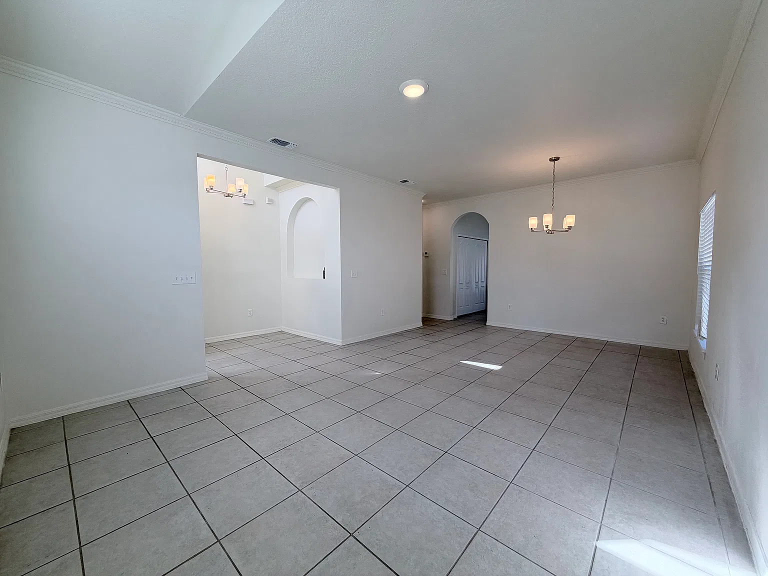 4 bed, 1968 sqft, $2,499 — Photo 3