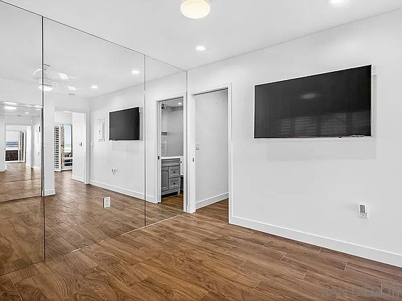 5th image of 3645 Ocean Front Walk