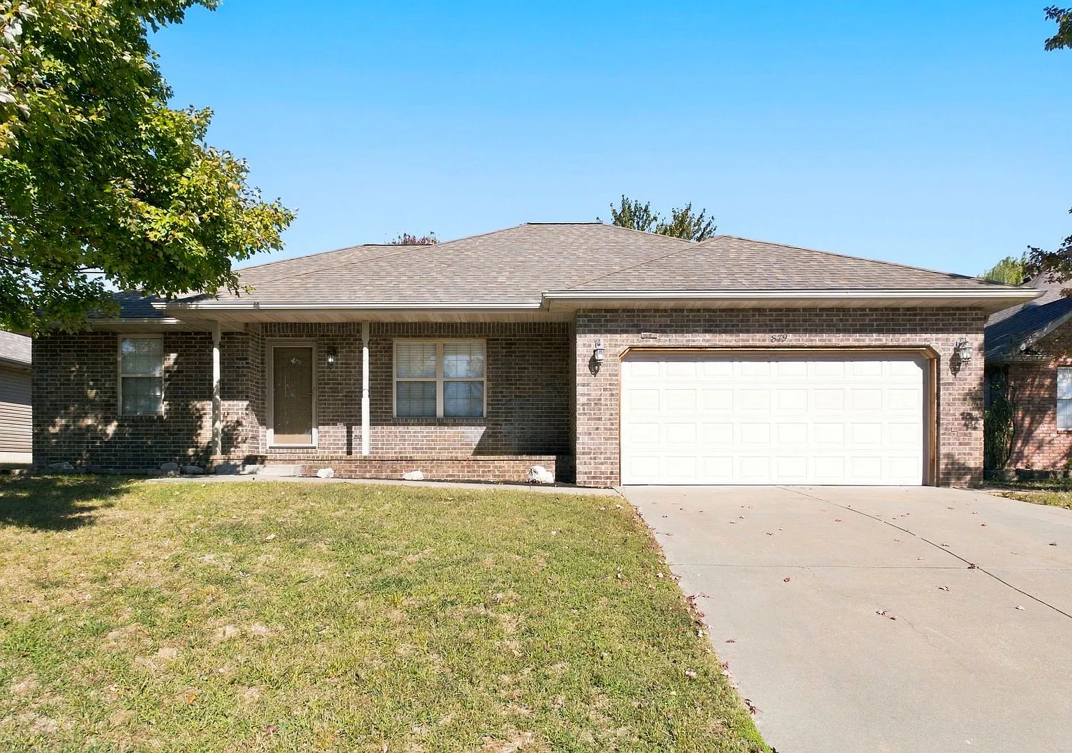 3 Bedroom | 2 Bath | 2 Car Garage | Nixa Schools | Fenced Back yard! — Photo 1