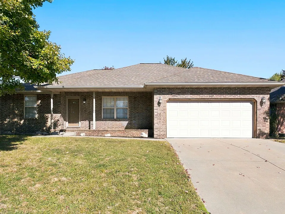 879 W Pembrook Ave