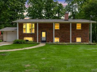 506 Robert Dr, O'Fallon, MO 63366