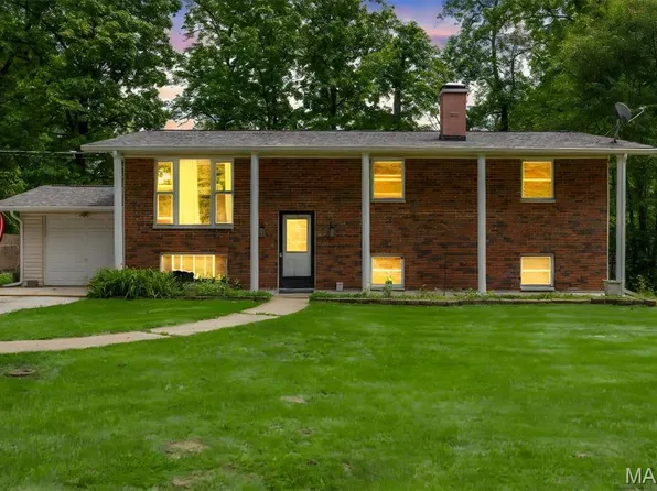 506 Robert Dr, O'Fallon, MO 63366