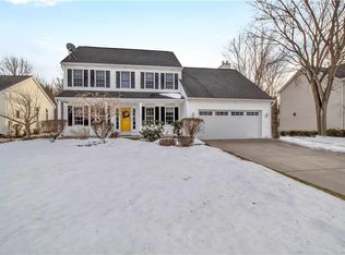 4 Windsor Ridge Dr, Lancaster, NY 14086