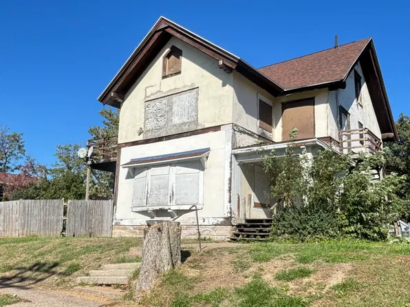 218 E 12th St, Davenport, IA 52803