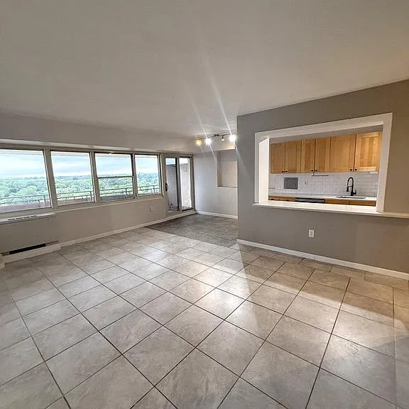 1508 Barclay Towers — Photo 9
