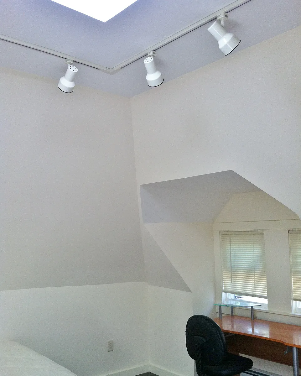 Building Photo - 208 Williams St #3