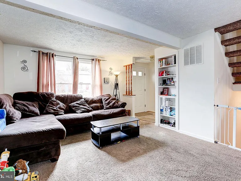 10117 Shelldrake Cir — Photo 2