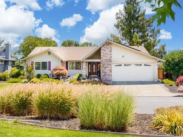 332 Oak Leaf Circle, Santa Rosa, CA 95409
