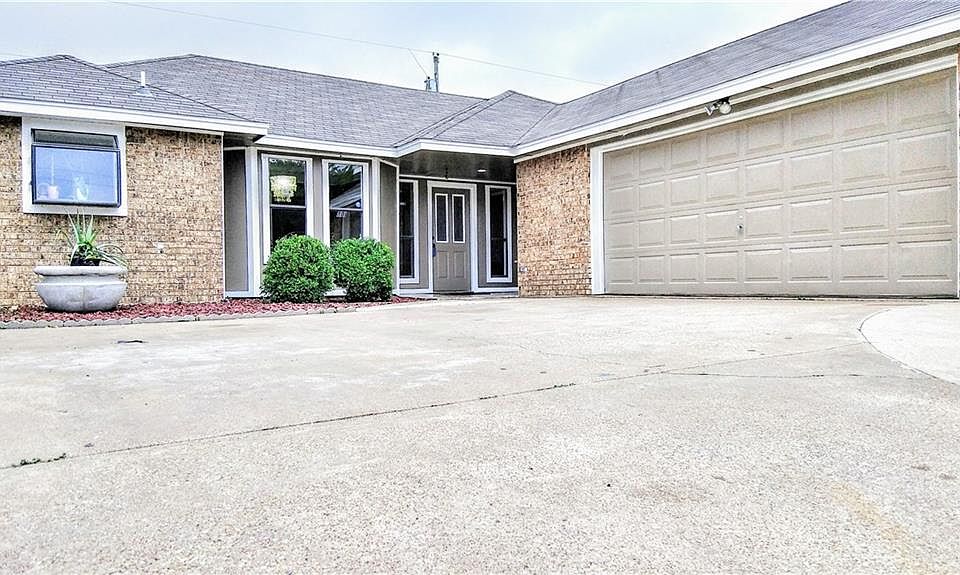 1st image of 801 Hillside Dr