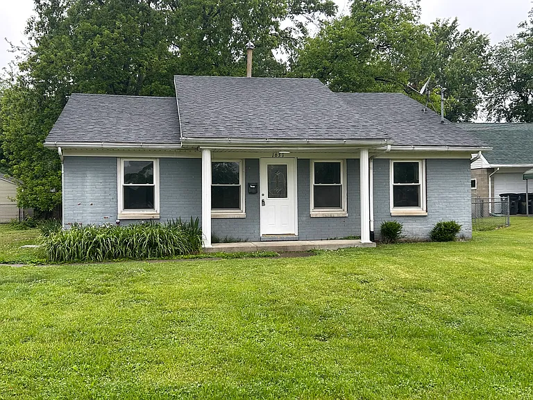 1631 S Walnut Ln — Photo 1