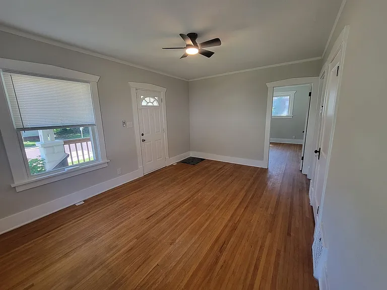 504 E Virginia Ave — Photo 5