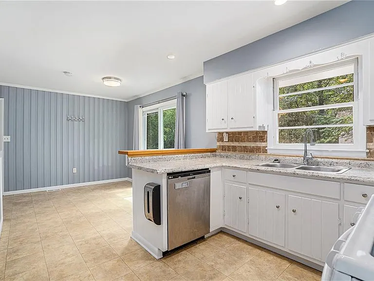 2839 Concord Dr — Photo 9