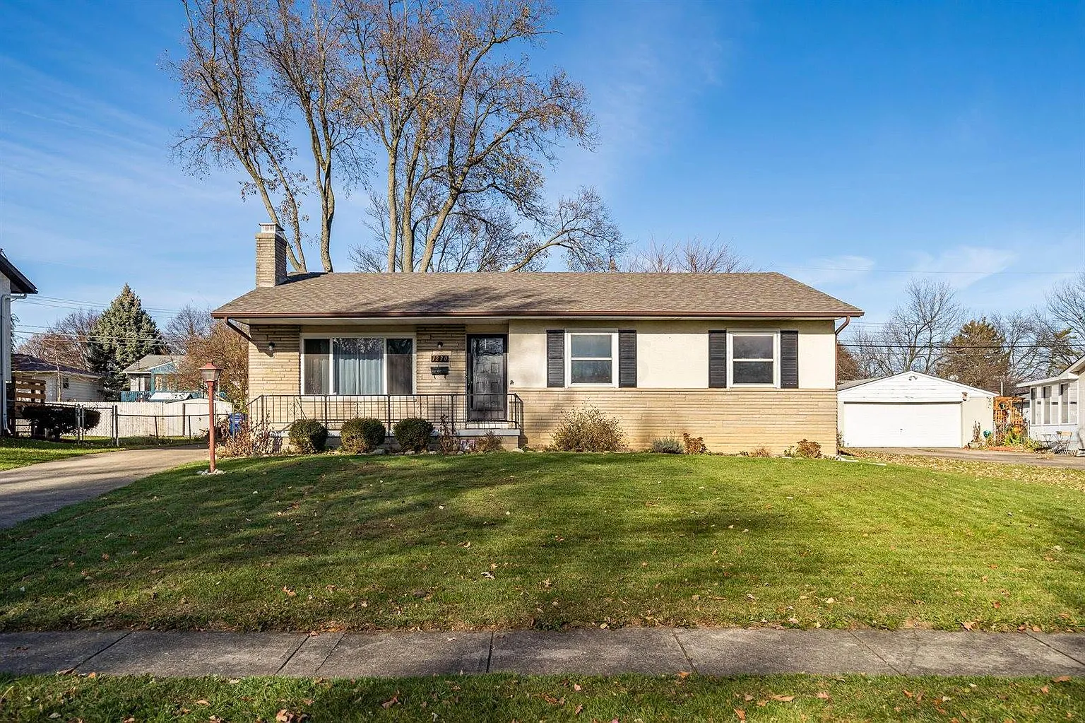 1230 Drysdale Sq N photo 1