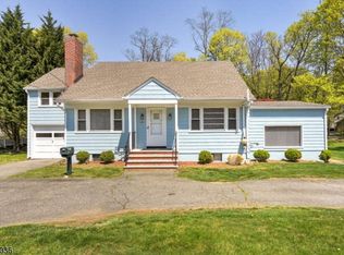 1081 Tabor Rd, Morris Plains, NJ 07950
