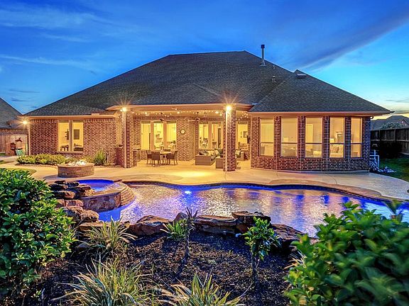 Lots of space for relaxing and entertaining.