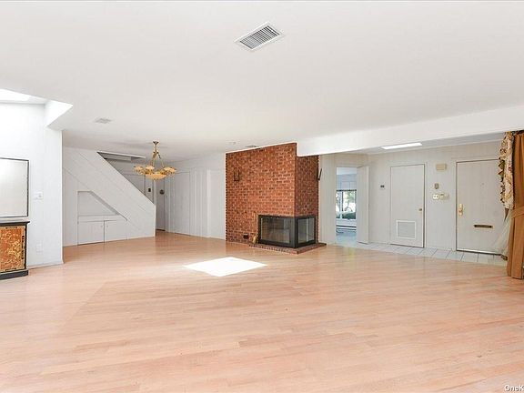2nd image of 92 Barnyard Ln