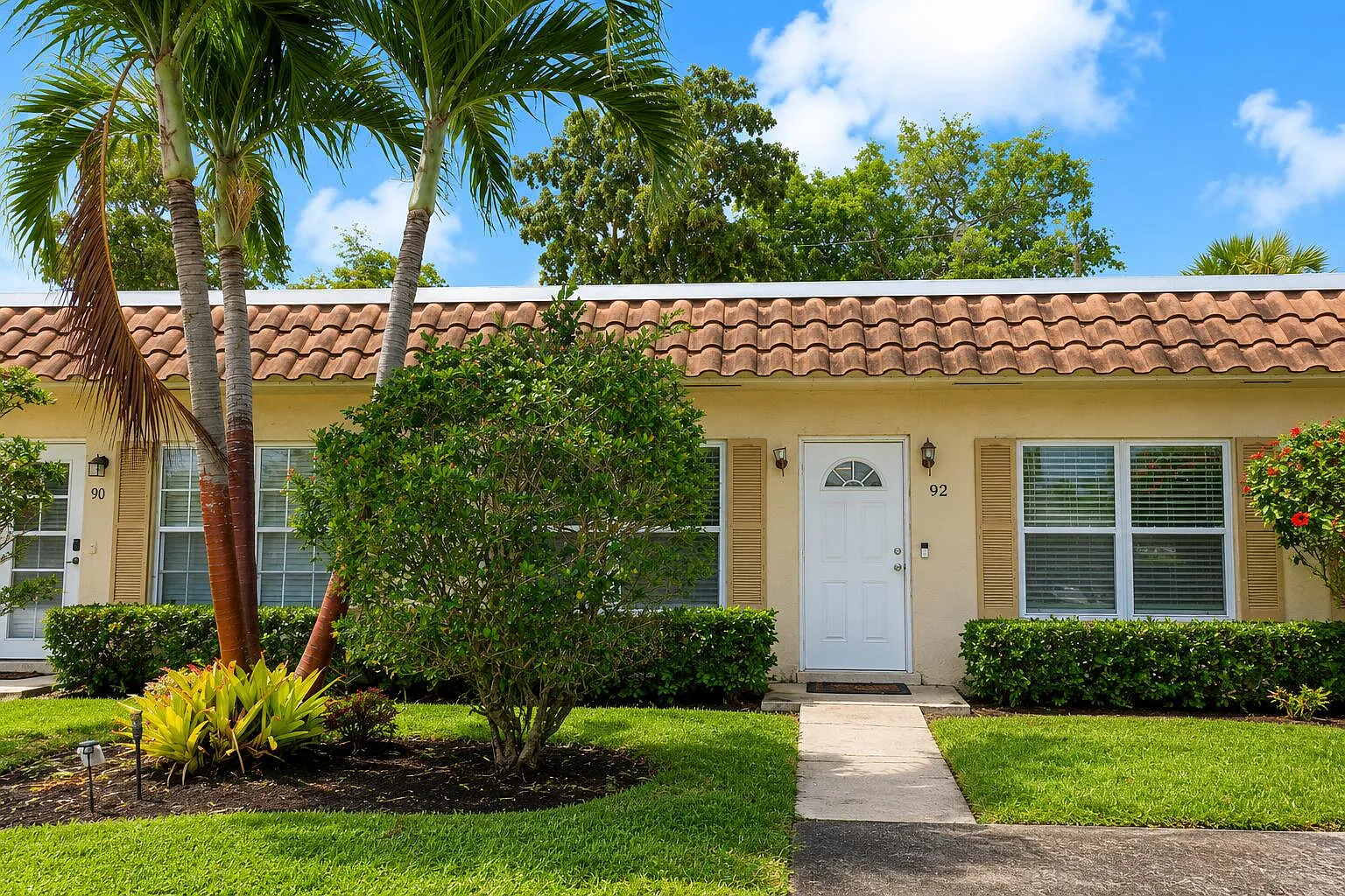 3 bed, 2.0 bath, 1237 sqft, $3,800 — Photo 1
