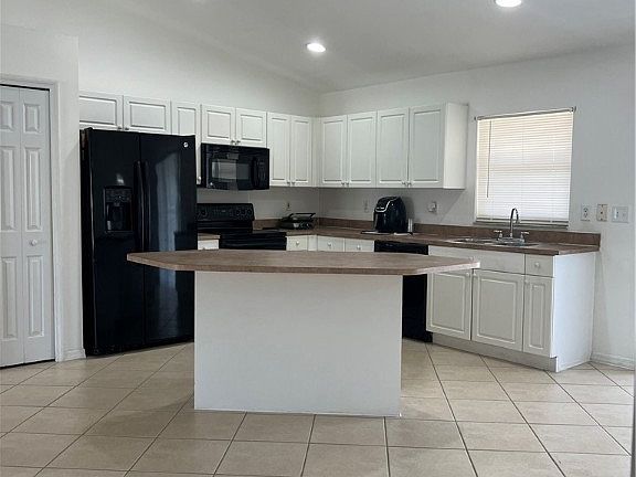 2nd image of 222 Manasota St