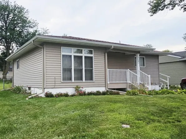 1101 Dover St NE, Cedar Rapids, IA 52402