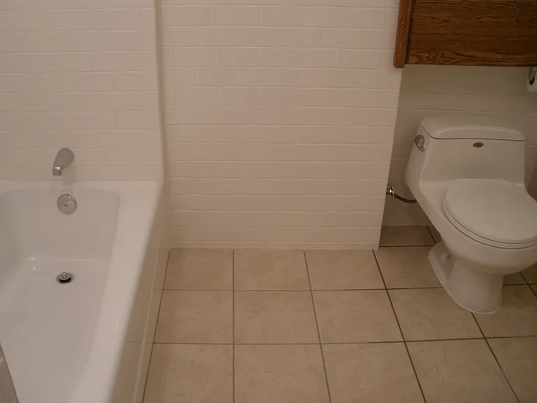 316 NE Longwood Pl — Photo 9