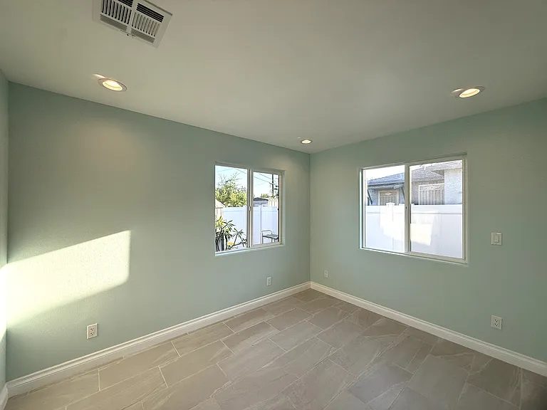 3130 Doolittle Ave — Photo 5