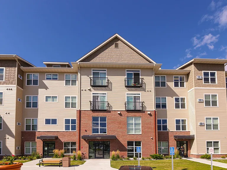 Bottineau Ridge Apartments — Photo 25