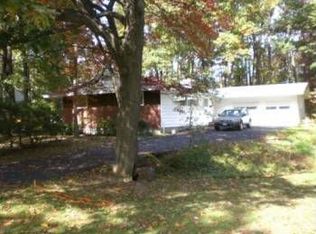 1963 Village Rd, Niskayuna, NY 12309