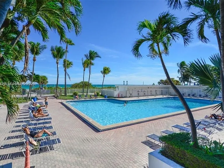 6345 Collins Ave #830 — Photo 19