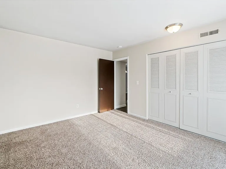 Country Club Park Apartments (320 S. Drake LLC) — Photo 24
