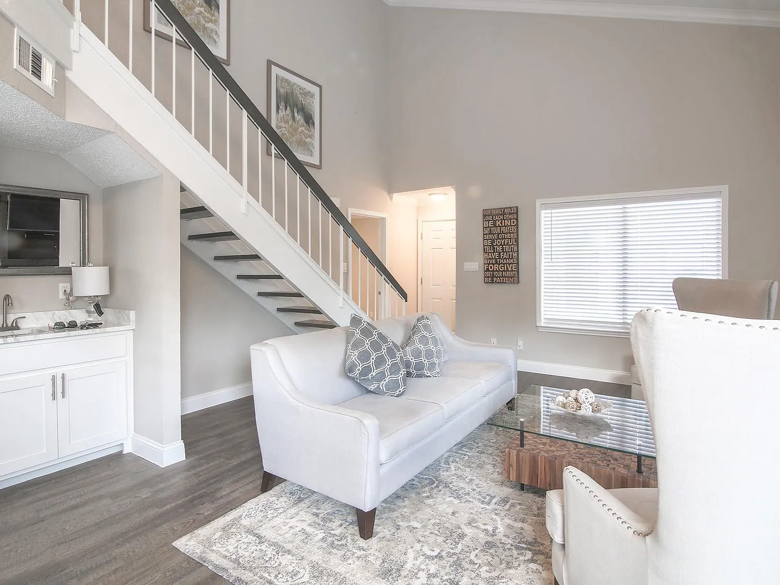 3 bed, 1365 sqft, $2,200 — Photo 1