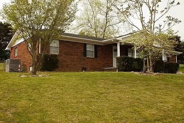 341 Cumberland Dr — Photo 1