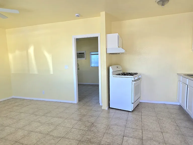 10683 San Fernando Rd — Photo 12