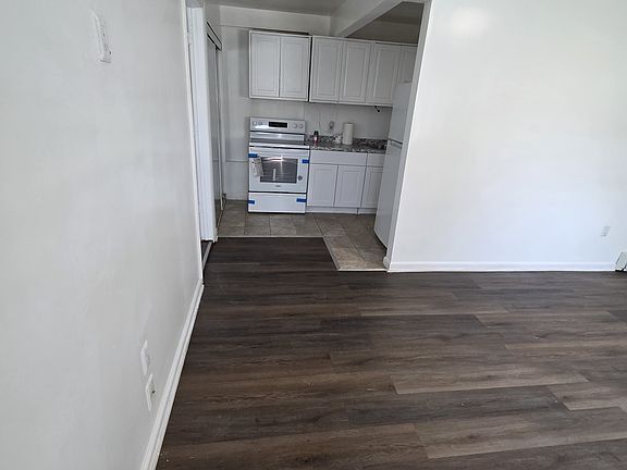 4th image of 32 Wintergreen Dr