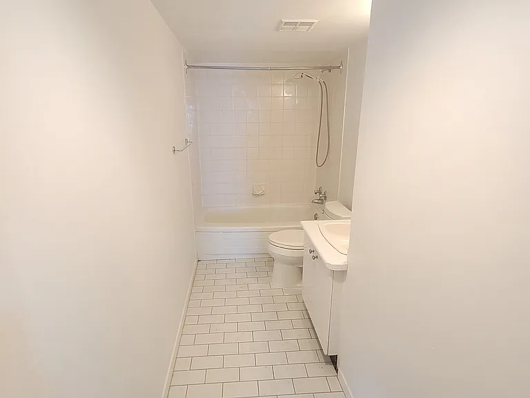 330 McCowan Rd #1405 — Photo 11
