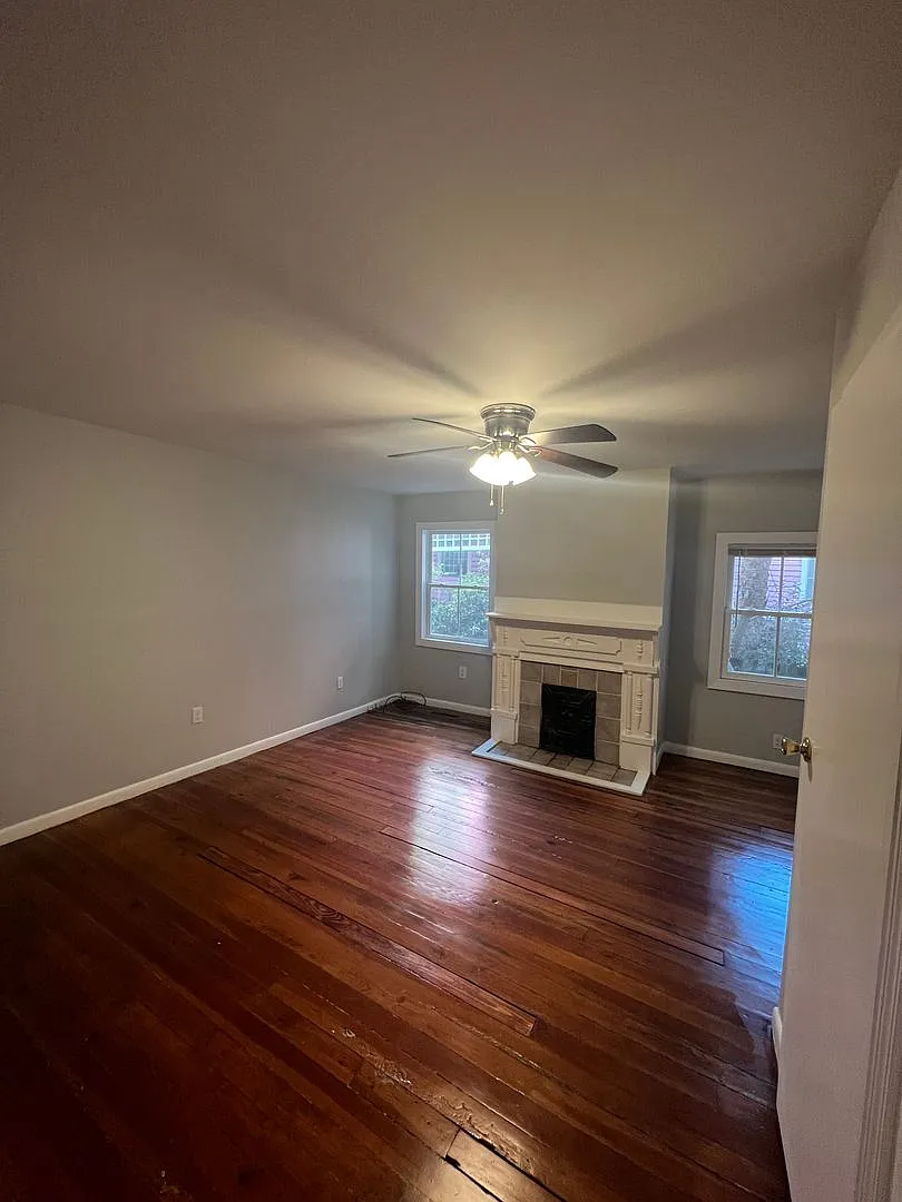 Charming Historic Duplex In the Heart if Savannah's Historic District — Photo 4