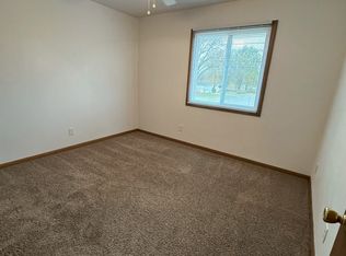 2000 Valley Park Dr #8, Cedar Falls, IA 50613